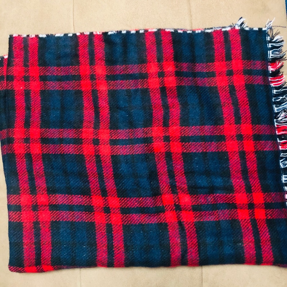Express Scarf - Picture 2 of 3